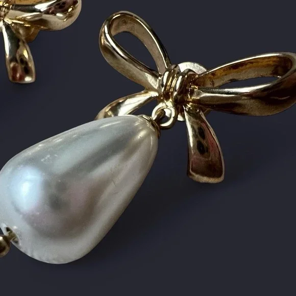 House Of Harlow Bow With Big Pearl Drop Earrings - Picture 2 of 4